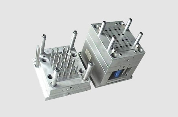 What is the Design of the Main Runner for Injection Molds?