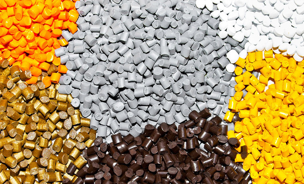 Quais são os materiais plásticos mais comuns na moldagem por injeção?