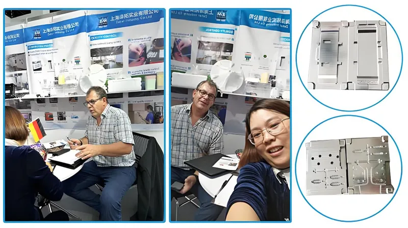 Due persone in uno stand fieristico con espositori di prodotti e componenti metallici.